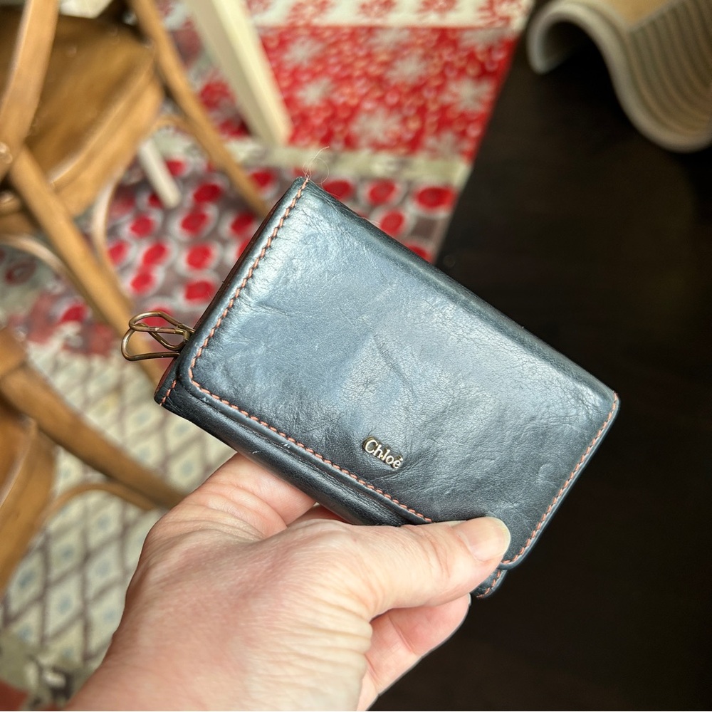 Chloe Black Leather Key Holder with Coral Interior - Picture 4 of 6